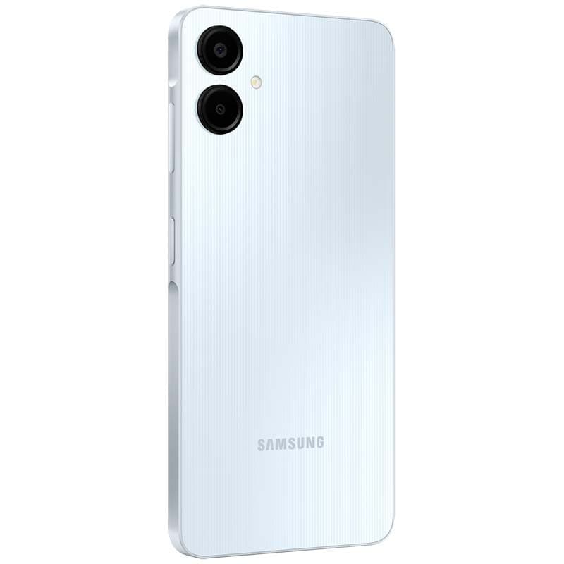 Samsung Galaxy A06 4G azul claro com traseira texturizada, duas câmeras traseiras grandes, bordas retas e acabamento elegante brilhante
