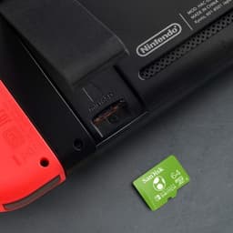 Mémoire Flash SanDisk SDSQXAO-064G-GN6ZN 64GB avec un ordinateur portable