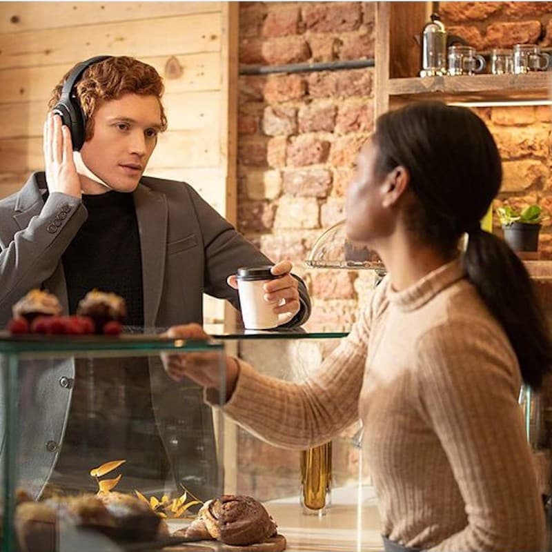 Sony WH-1000XM4 Bluetooth ANC Hi-Res 30 h Preto com design over-ear elegante, almofadas macias e arco ajustável; acabamento preto fosco sofisticado