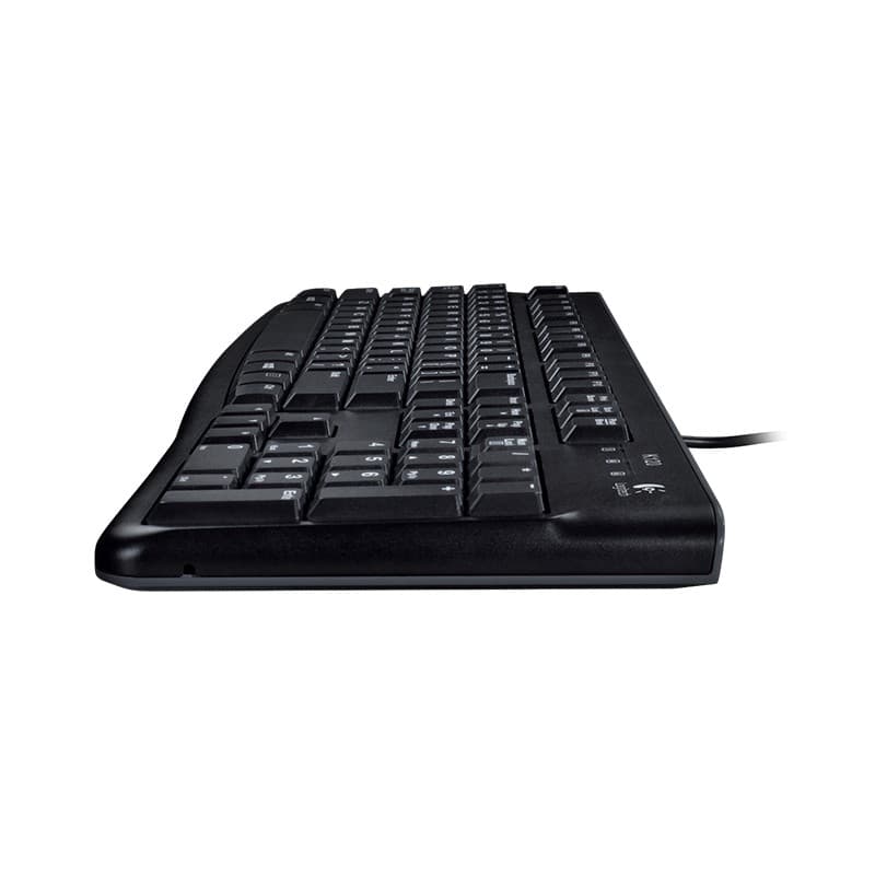 Teclado de Membrana Logitech K120 negro con teclas de perfil bajo, distribución completa y cable USB, diseño delgado visto de perfil lateral