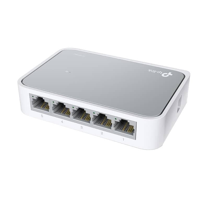 Switch TP-Link TL-SF1005D compact blanc, 5 ports RJ45 numérotés 10 100 Mbps, boîtier arrondi gris et blanc, voyants LED discrets en façade