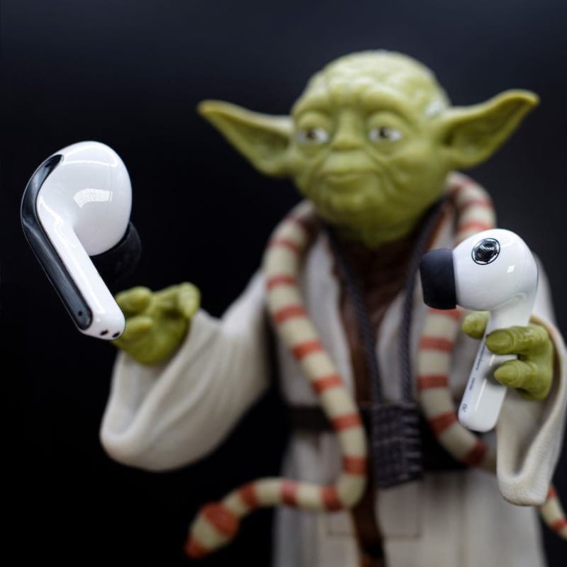 Xiaomi Buds 3 Star Wars Edition Stormtrooper White casque photo réel avec figurine Yoda