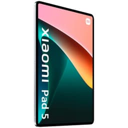 Tablette Xiaomi Pad 5 blanche avec grand écran bord à bord, bordures fines en aluminium, affichage lumineux aux tons corail et vert, logo Mi en coin