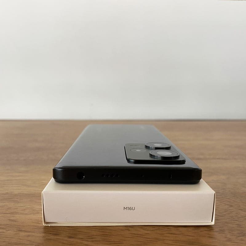 Xiaomi Redmi Note 12 Pro+ 5G Preto, câmera traseira dupla saliente, corpo preto brilhante, conector de áudio 3,5 mm, recondicionado oficial Classe B
