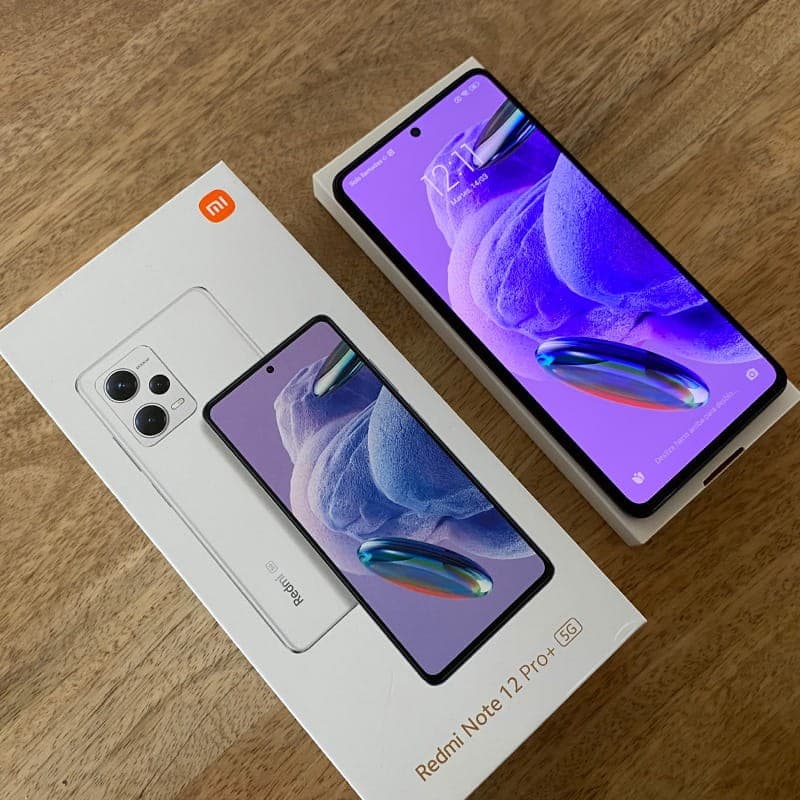 Xiaomi Redmi Note 12 Pro+ 5G preto recondicionado Classe B, 8GB/256GB, tela perfurada, câmera tripla traseira, caixa original ao lado do aparelho