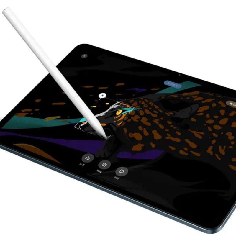 Xiaomi Smart Pen 2ª Generación Stylus para Pad 5 y Pad 6 dibujando en tablet; lápiz blanco magnético, punta fina y controles táctiles en pantalla